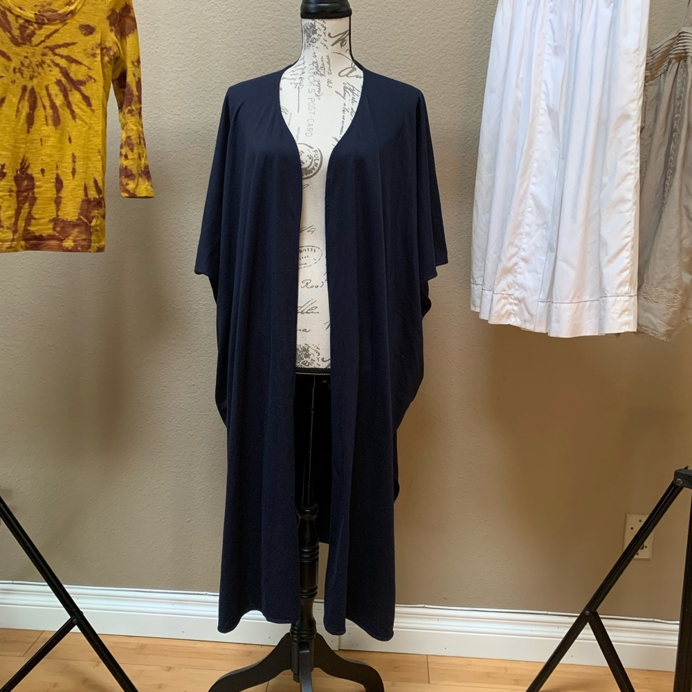 EUC NAVY BLUE KIMONO WITH SIDE POCKETS!
